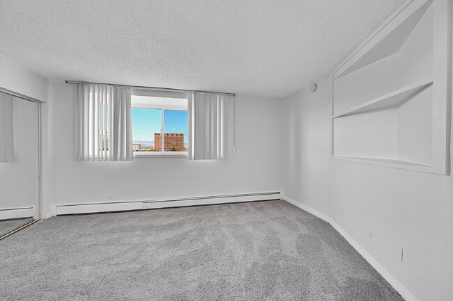 Building Photo - $1,645 - 1 Bed, 1 bath Condo in Denver wit...