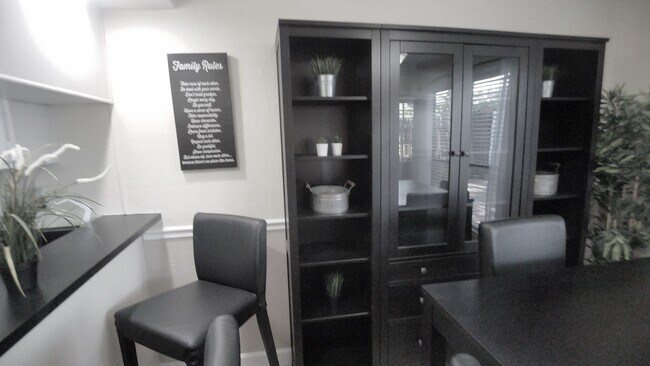 Building Photo - Beautiful  Furnished 1/1 condo x Rent  in Winter Park Next to Full Sail University !