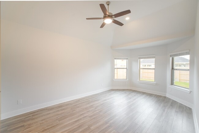 Building Photo - 10614 Whitejacket