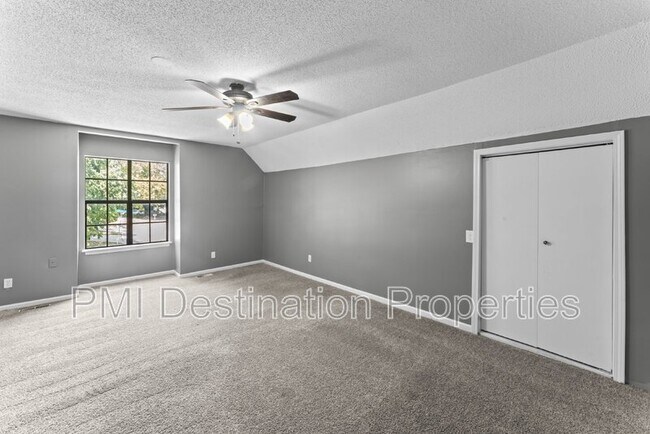 Building Photo - 3201 Creekwood Dr