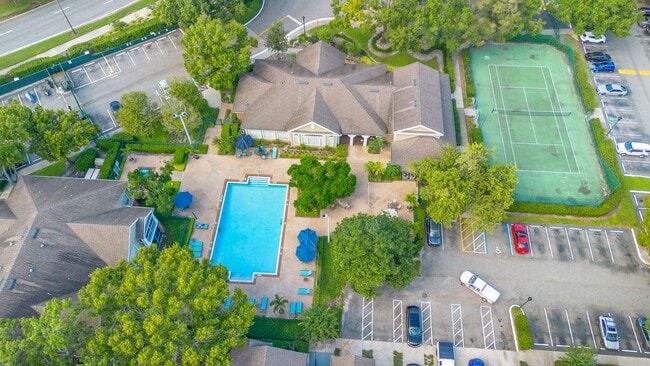 Building Photo - 13016 Plantation Park Cir