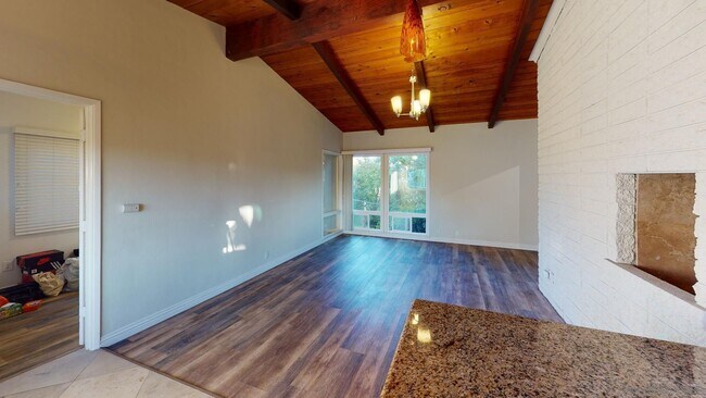 Building Photo - Large house on Prosperity! Private Yard!