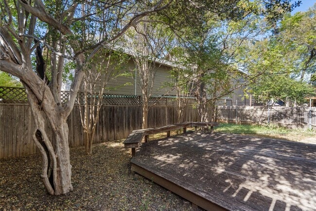 Building Photo - 3610 Fleetwood Dr