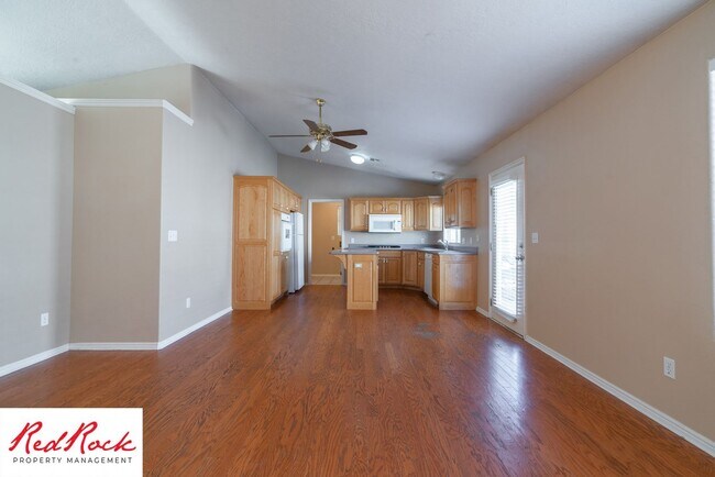 Building Photo - Pet Friendly - 4 Bed 2 Bath for rent in St. George