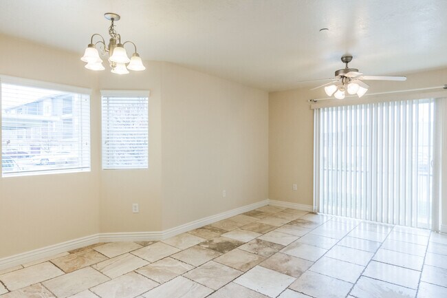 Building Photo - 3 Bedroom/2 bathroom Condo in Sandy