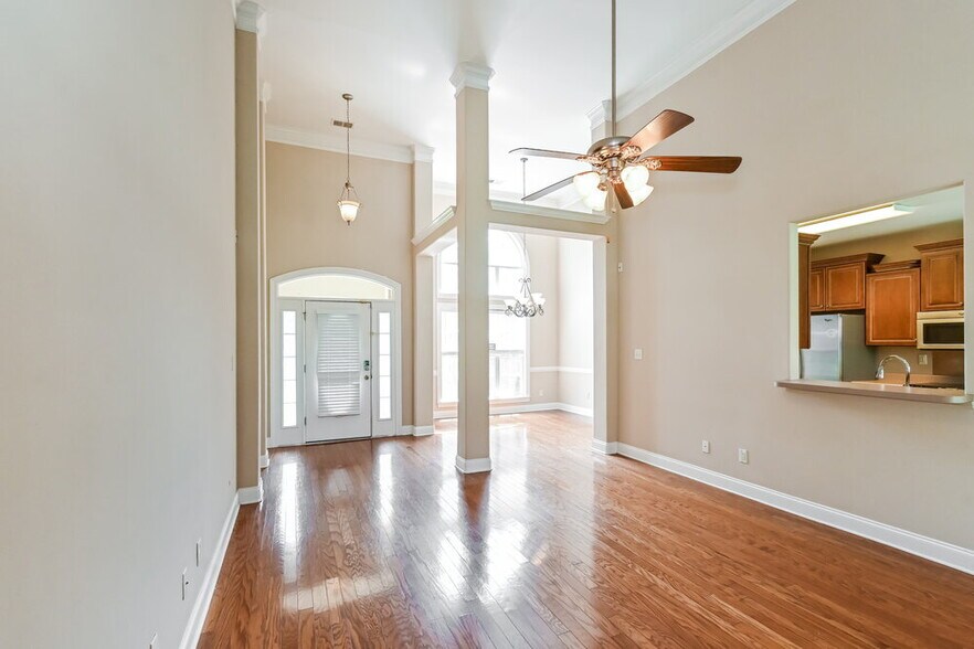 Building Photo - 4869 Rosebrook Cir E