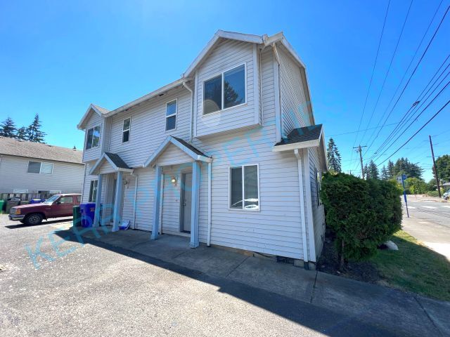Building Photo - FREE RENT! Beautiful 2 bedroom duplex located in Southeast Portland!