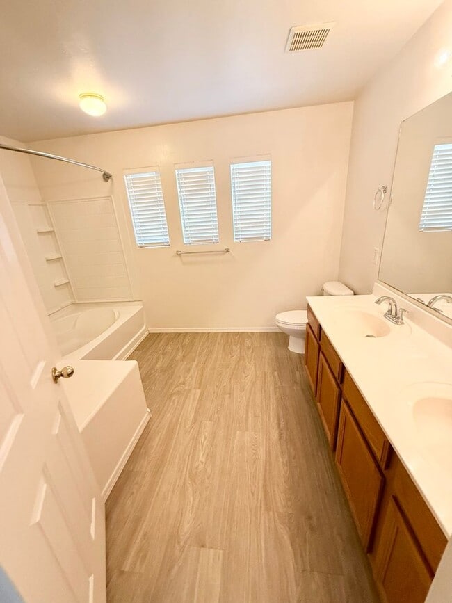 Building Photo - Beautiful Home in The Gardens- Free App Fee*