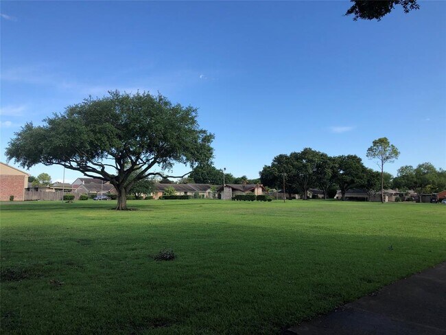 Building Photo - 12881 High Star Dr