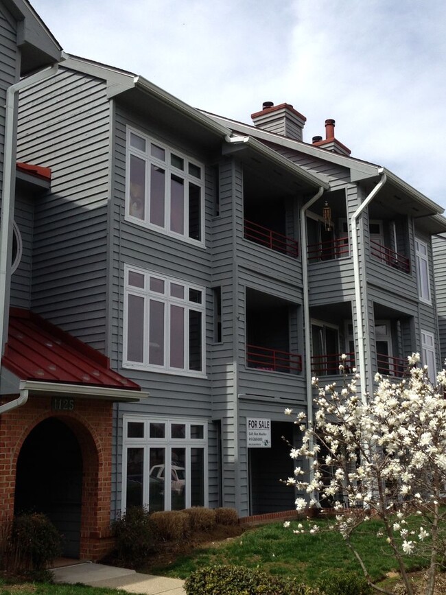 Building Photo - Coming soon! Ground level condo in Lake Heron