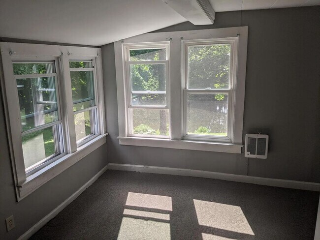 Building Photo - 1943 New Hackensack Rd