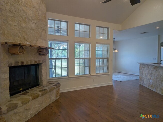 Building Photo - 110 Suncrest Dr
