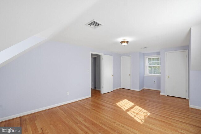 Building Photo - 2913 Cleave Dr
