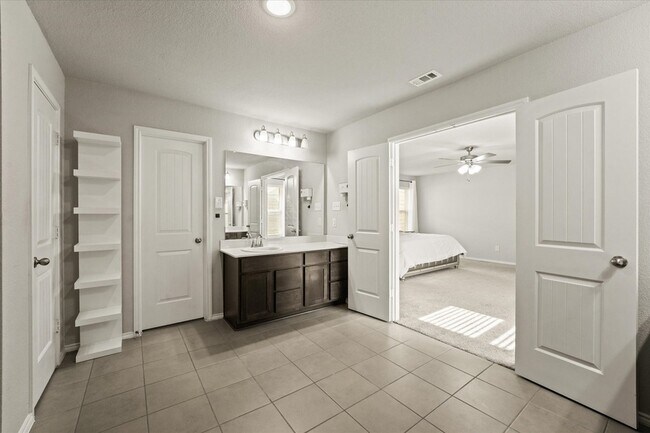 Building Photo - 6025 Driscoll Ln