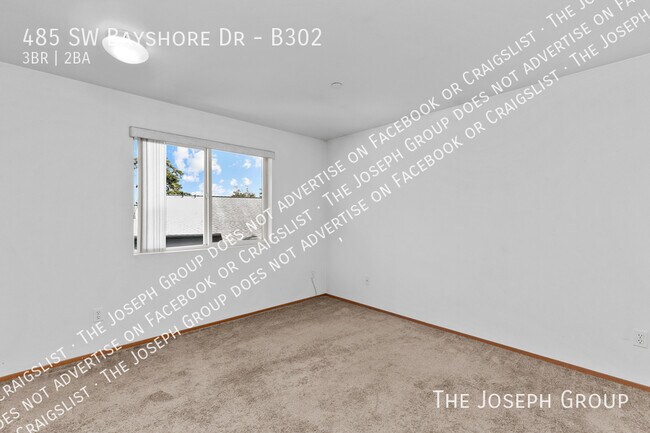 Building Photo - 485 SW Bayshore Dr