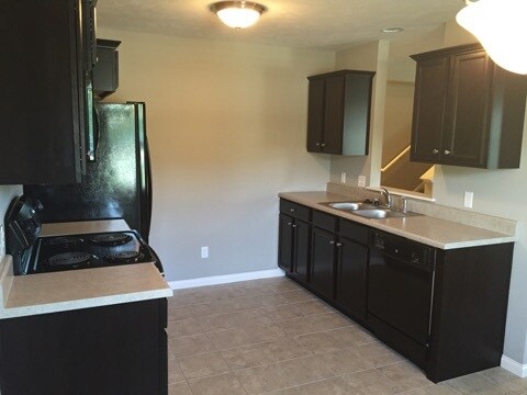 Building Photo - 1653 Belclare Rd