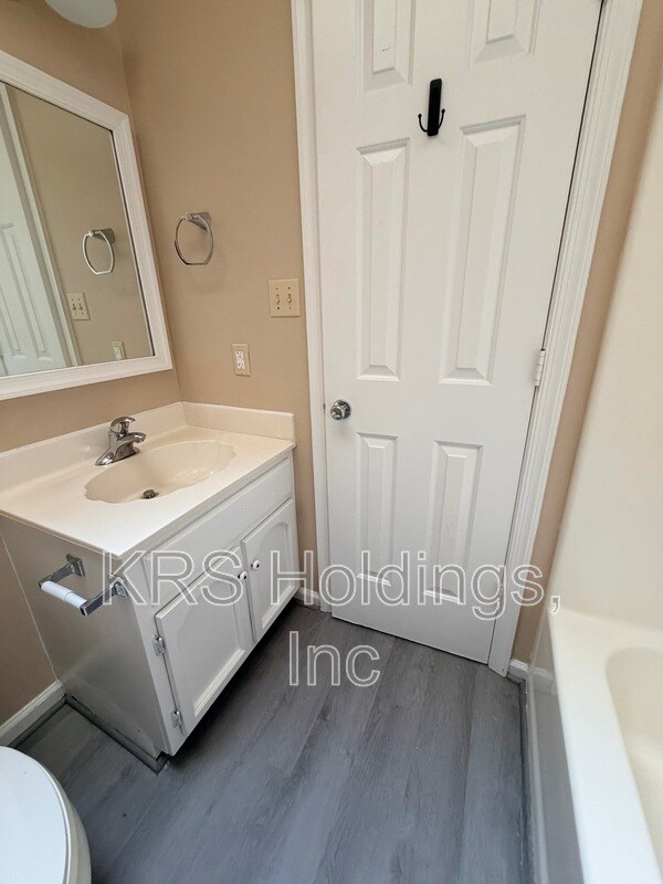 Building Photo - 2316 Finch Ct