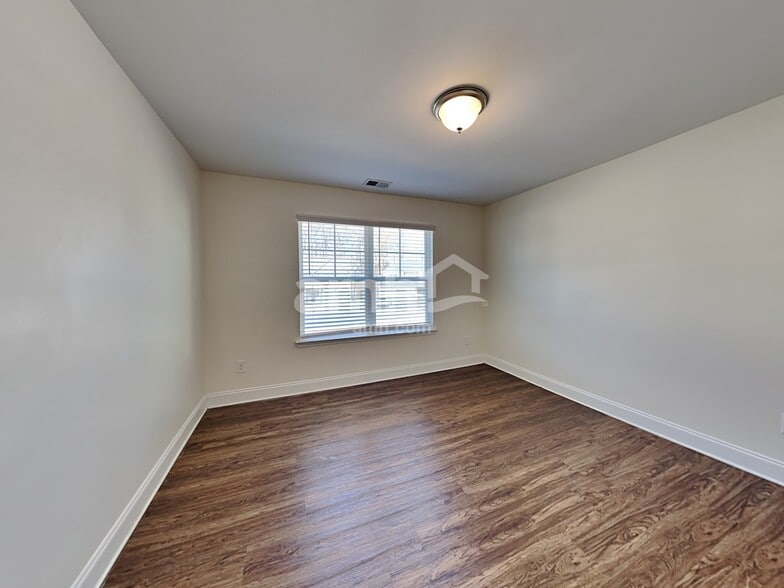 Building Photo - 3337 Okelly Dr