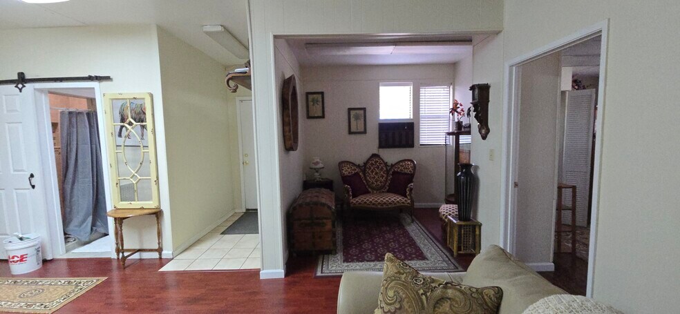 Building Photo - 1447 Lincoln Way