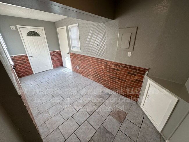 Building Photo - 8044 Wabash Ave