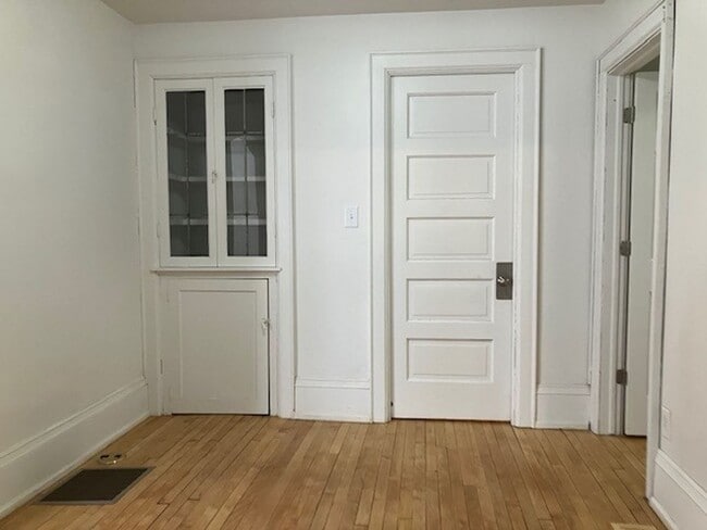 Building Photo - Sharon Apt - 906-908 N 34th Street