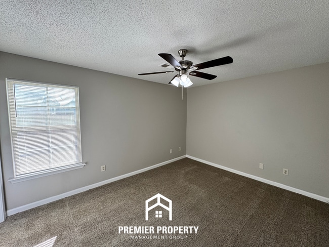 Building Photo - Cozy 3BR Memphis Home w/ Vaulted Ceilings, Fireplace & Fenced Backyard