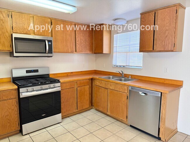 Building Photo - Spacious 2 Bed 1 Bath Home With Indoor Laundry Room