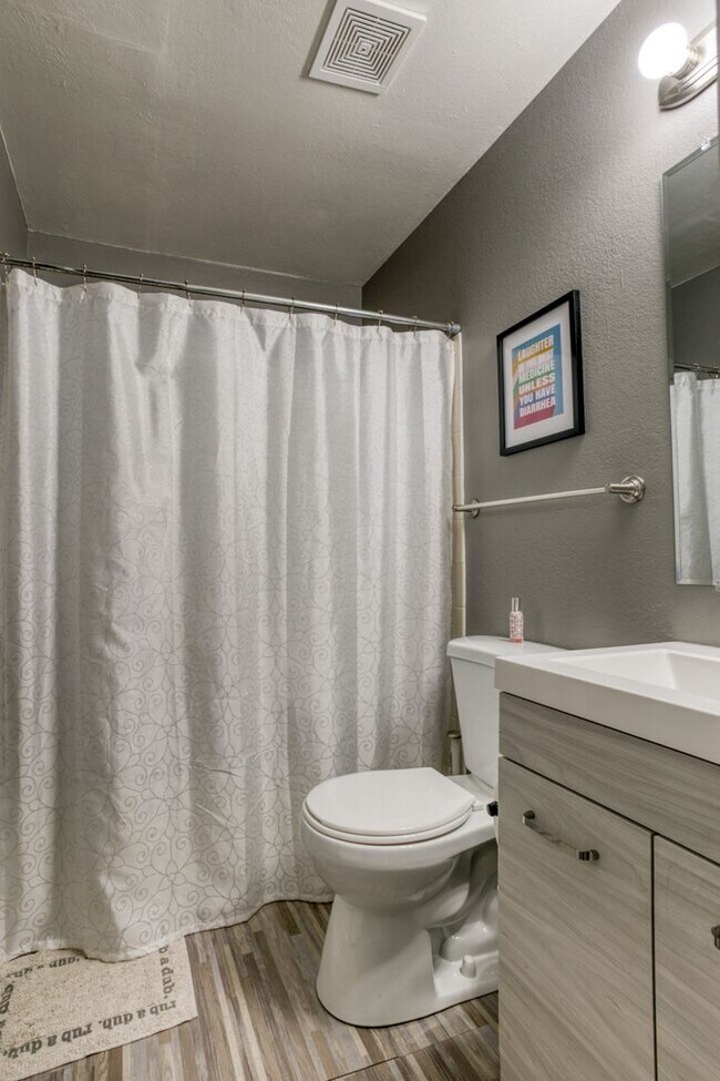 Building Photo - 61 S Sable Blvd