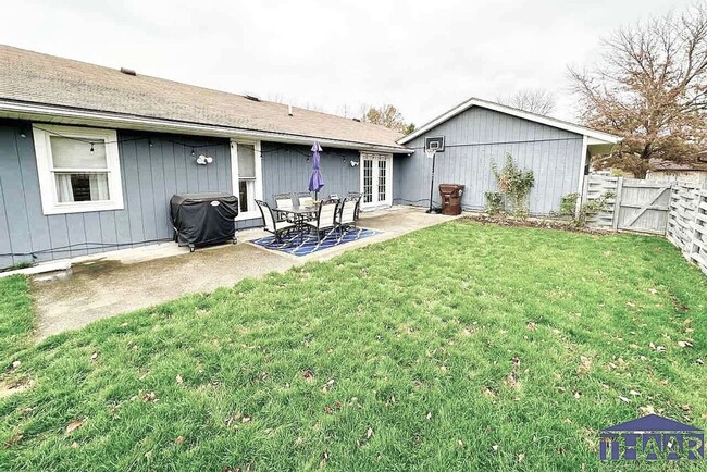 Building Photo - Newly updated 3-bedroom, 2-bath home locat...