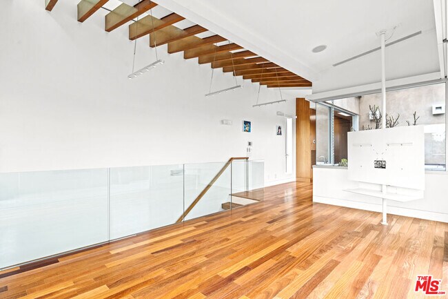 Building Photo - 524 Rialto Ave