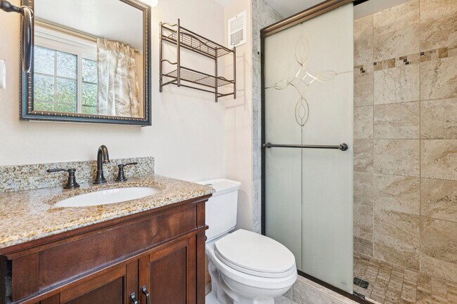 Building Photo - Home in Highly Desirable Forest Ridge!