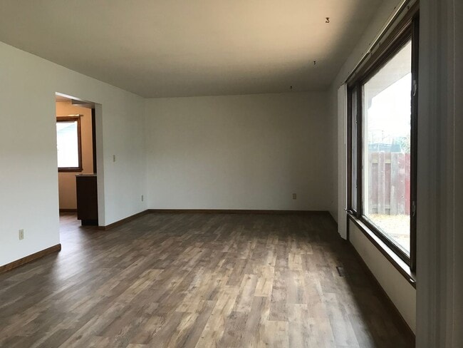 Building Photo - Moorhead Single Family Homes