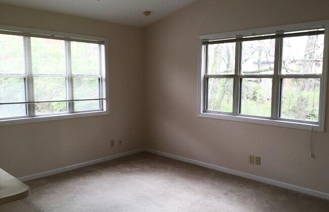 Building Photo - 3227 Bishop St