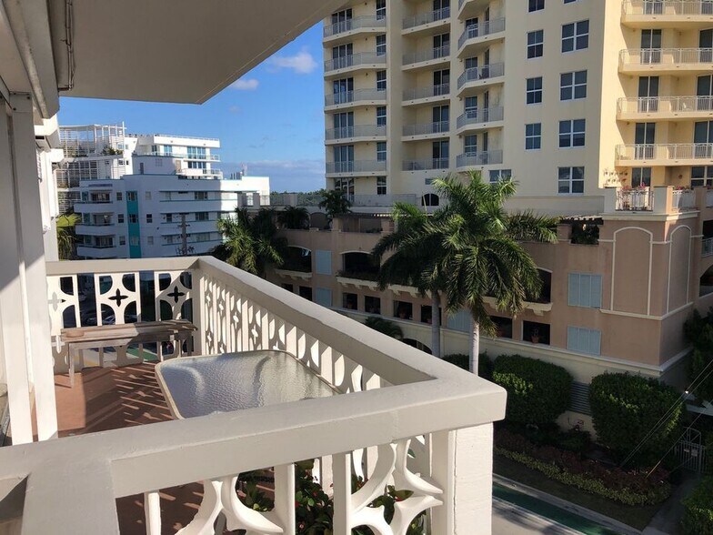 Building Photo - 9700 E Bay Harbor Dr