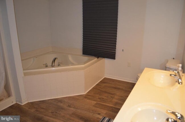 Building Photo - 12113 Fallen Timbers Cir
