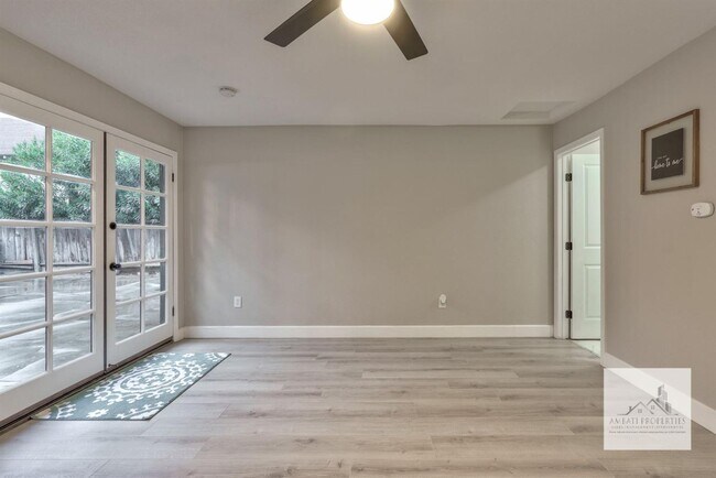 Building Photo - Poplar Property