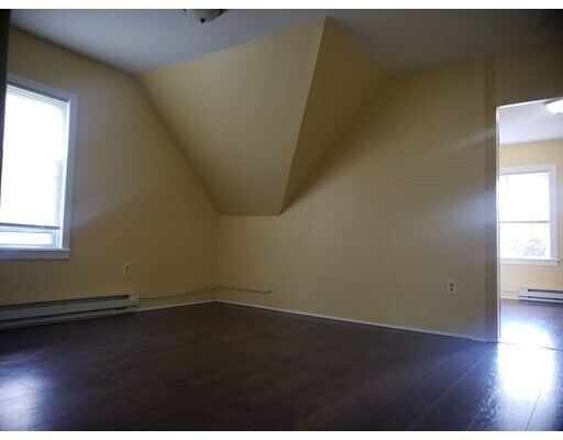 Building Photo - 67 Wales St