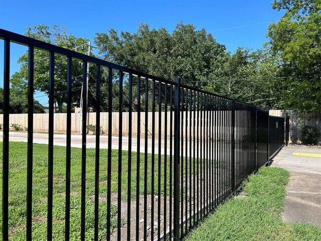 Building Photo - 8038 Sands Point Dr