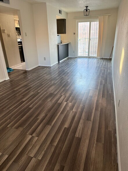 Building Photo - 1013 Dickerson Dr SE