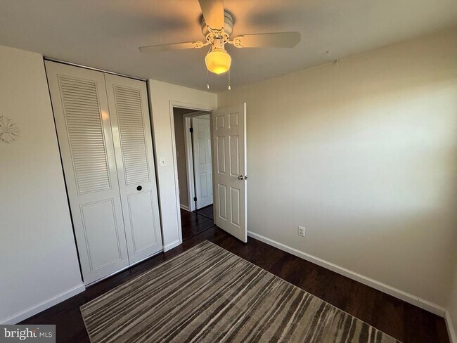 Building Photo - 5079 Macnamara Dr