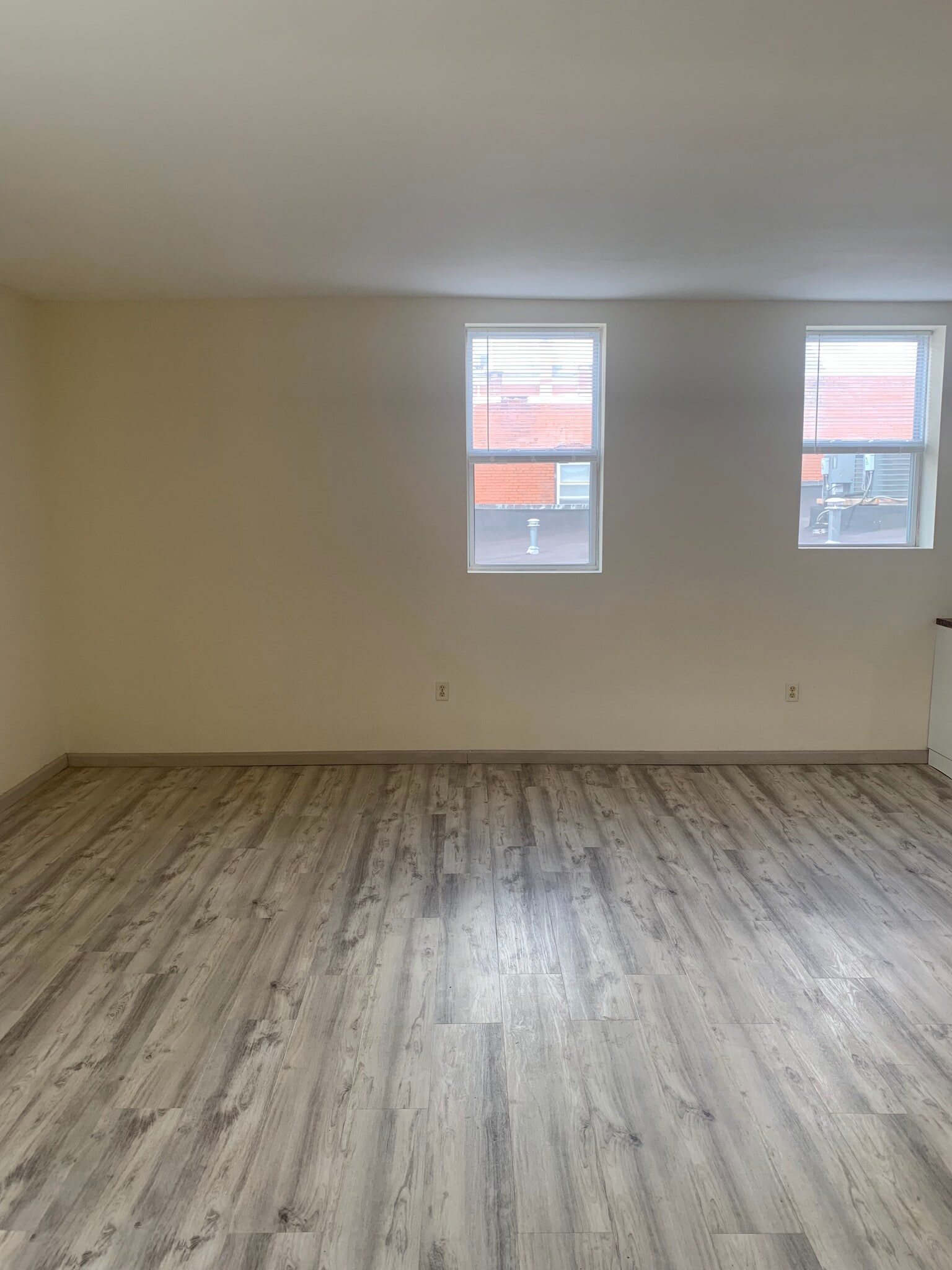 Building Photo - 464 Howe Ave