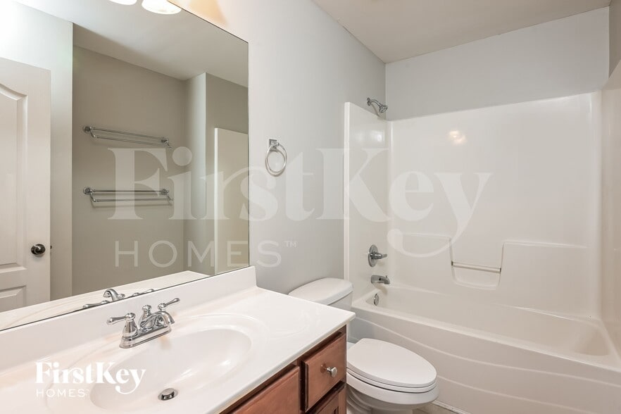 Building Photo - 660 Herring Rd