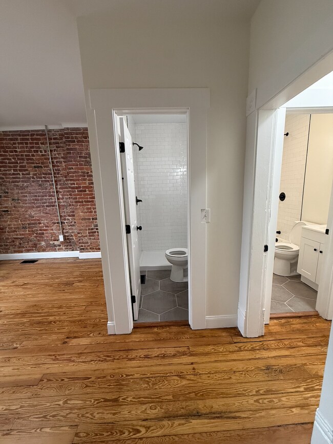 Building Photo - 433 Hanford St