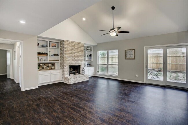 Building Photo - 1074 Apache Falls Dr