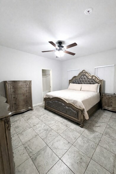 Building Photo - 1513 R. Esplanade