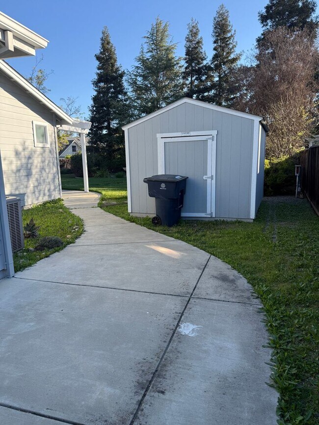 Building Photo - Park like setting