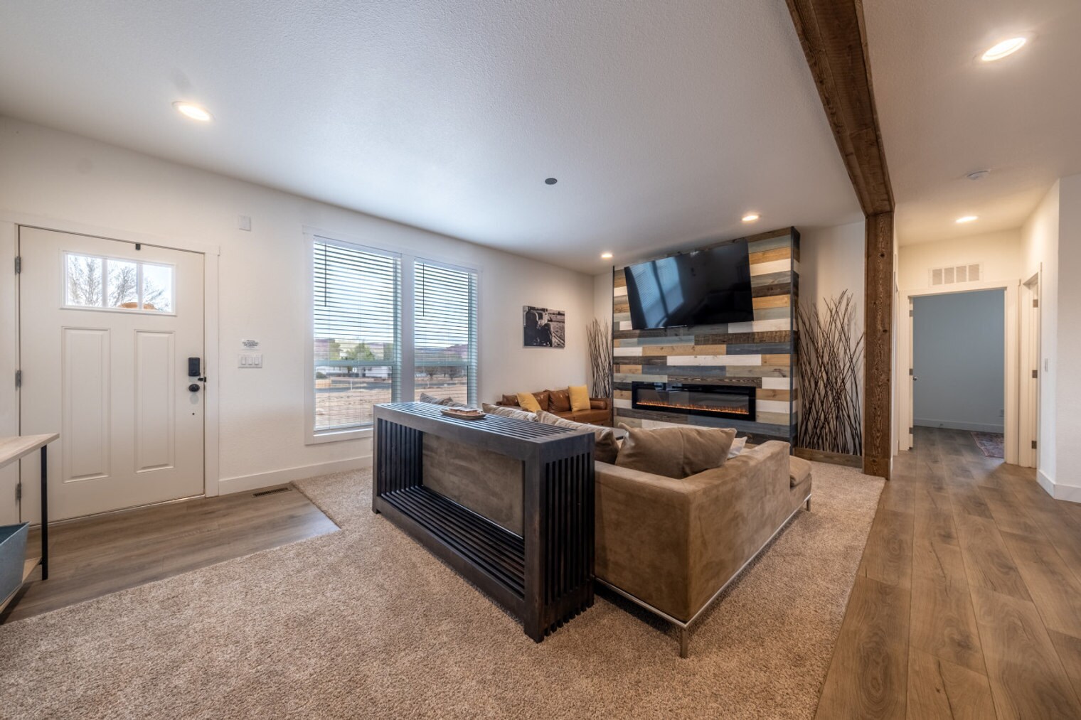 Building Photo - 523 W Vance Dr