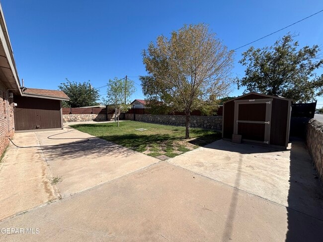 Building Photo - 201 Romeria Dr