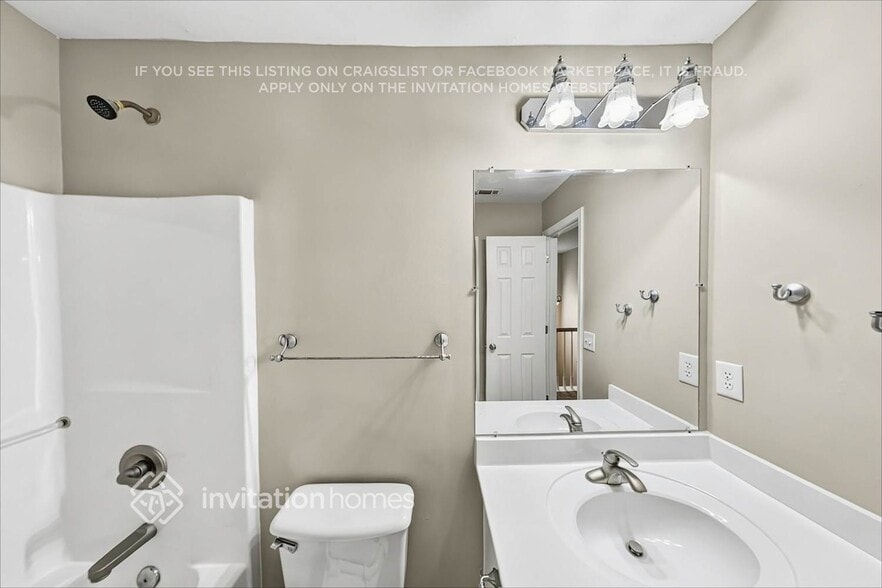 Building Photo - 8920 Watersedge Ct
