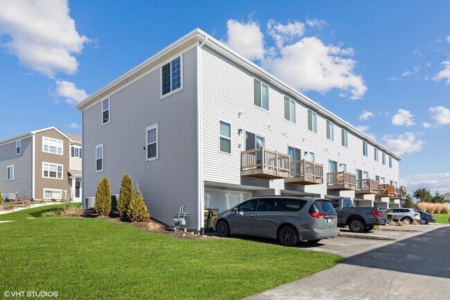 Building Photo - 2400 Alison Ave